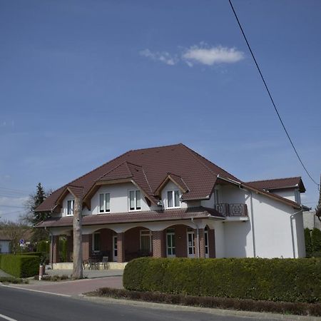 Főnix Apartmanház Nagypáli Esterno foto
