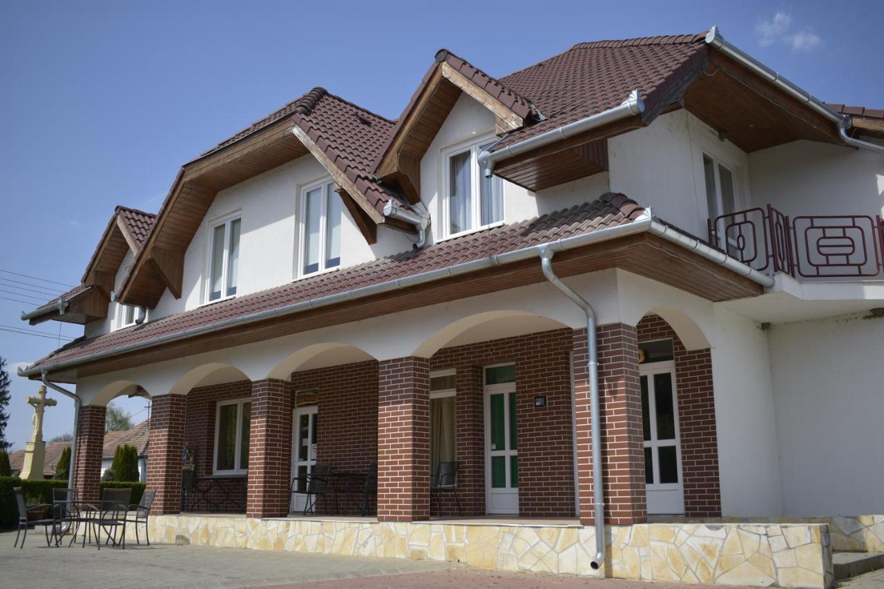 Főnix Apartmanház Nagypáli Esterno foto