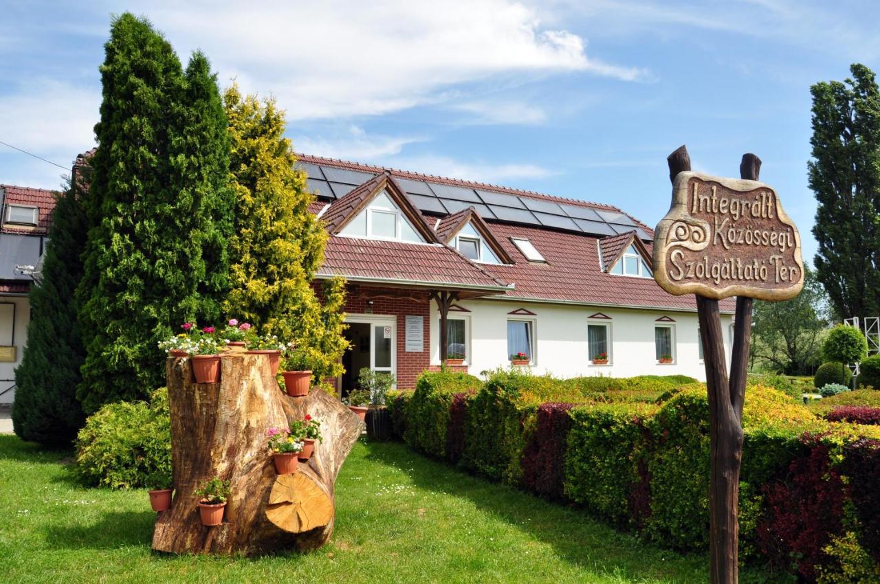 Főnix Apartmanház Nagypáli Esterno foto